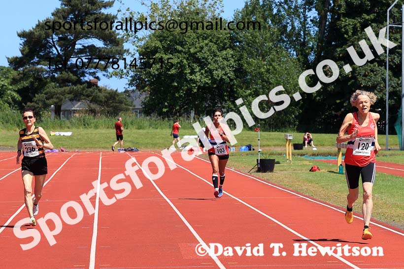 Womens 400 metres, 2024 NE Masters Track and Field Champs., Monkton Stadium, Jarrow.  Photo: David T. Hewitson/Sports for All Pics